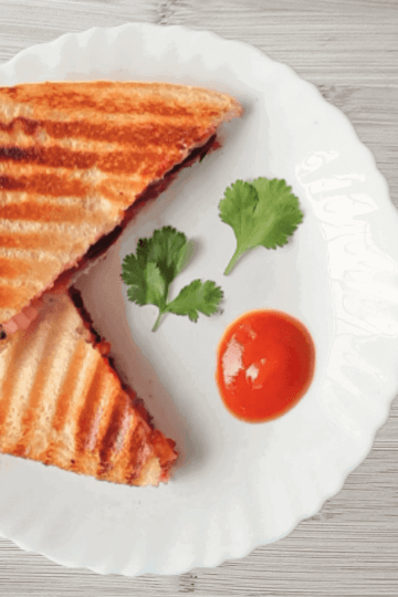 Veg sandwich with ketchup