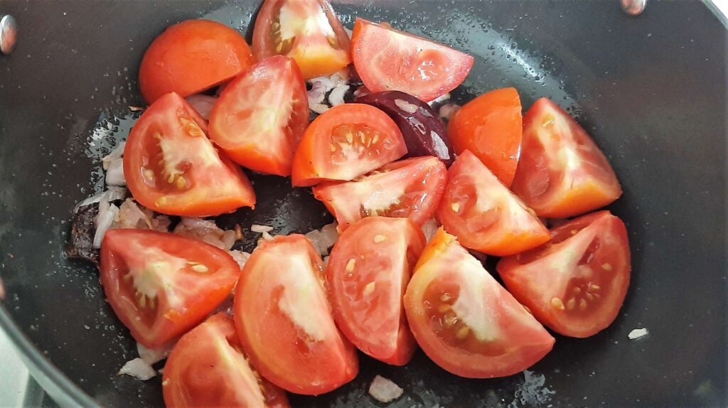 saute tomato