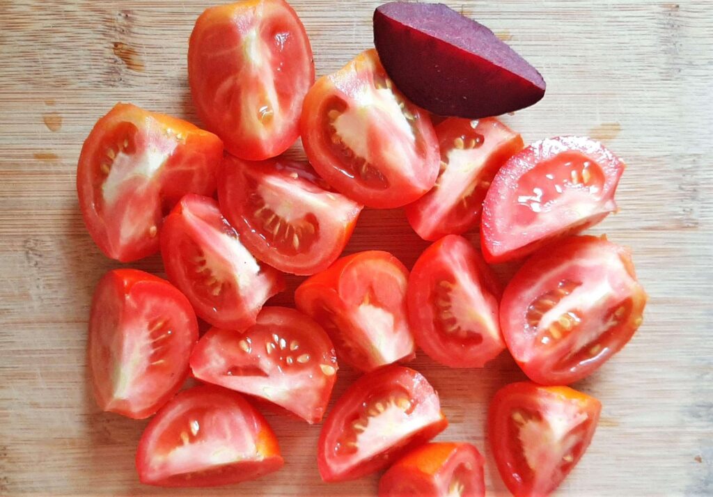 tomato beetroot slices