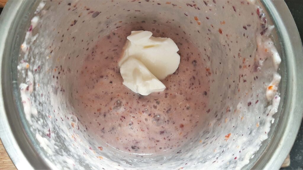 adding yoghurt in banana dates grape smoothie