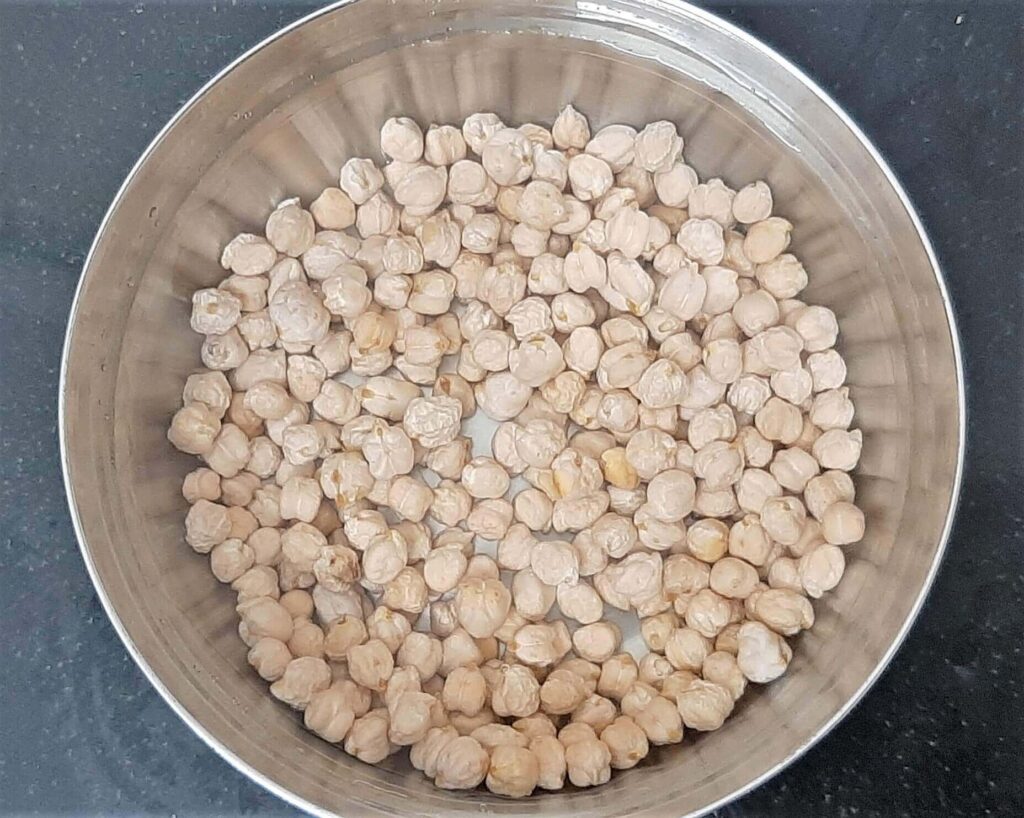 Soaking chole in a bowl
