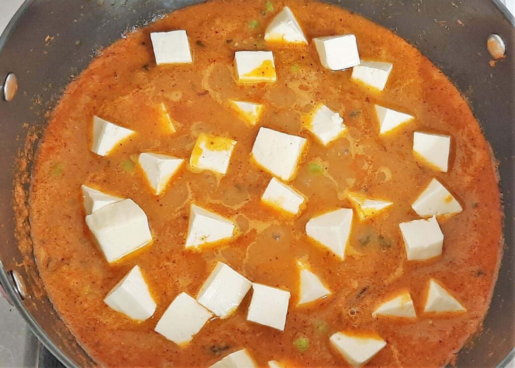 adding matar to dhaba style matar paneer