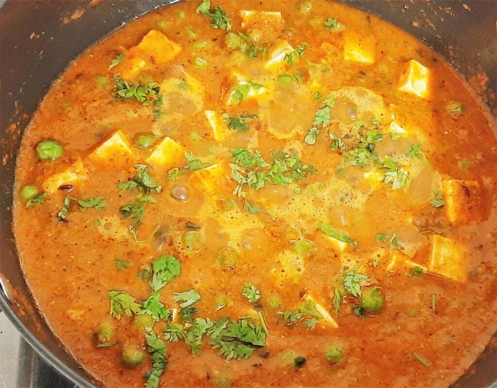 matar paneer masala gravy