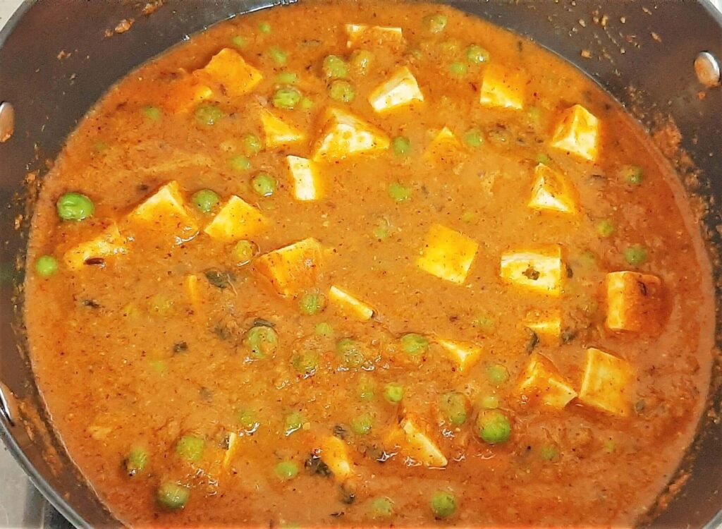 restaurant style matar paneer curry