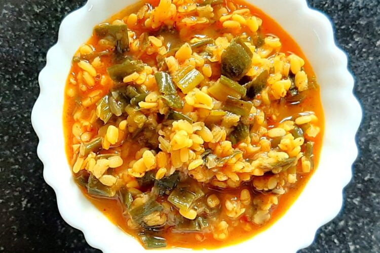 spring onion curry or hare pyaz sabji