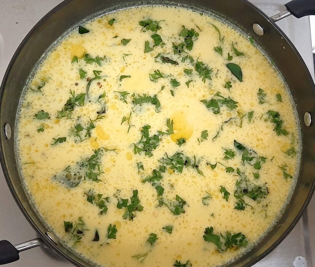 adding coriander in kadhi