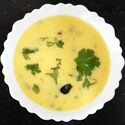 kadhi in a bowl