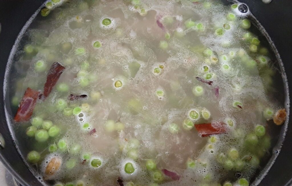 Boiling peas rice