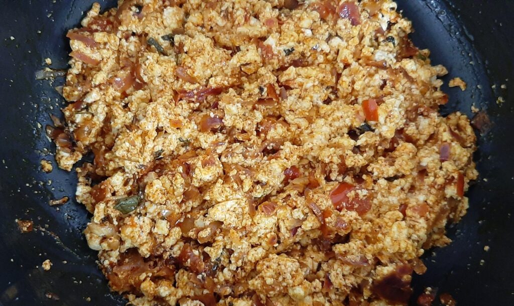 Mixing paneer bhurji