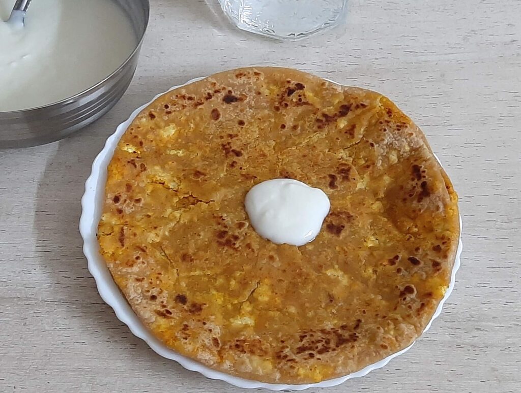 Paneer paratha with curd