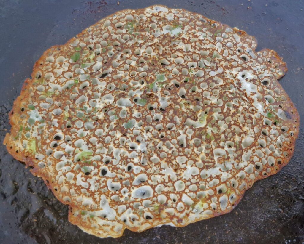 crispy rava dosa on pan